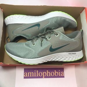 nike legend react green